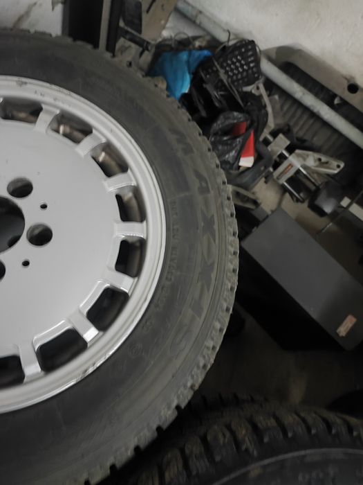 Продам резину с дисками стояли на Мерседес С180