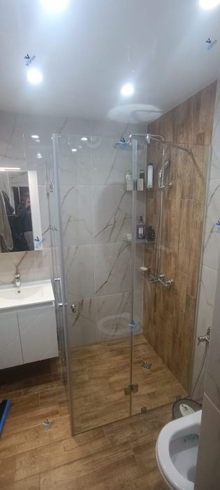 Поръчкови Душ кабини,паравани и АЛ-врати