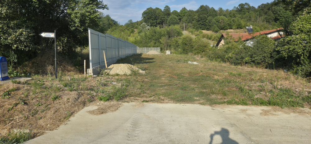 Vând teren intravilan și extravilan