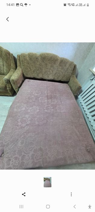 Диван с двумя креслами.