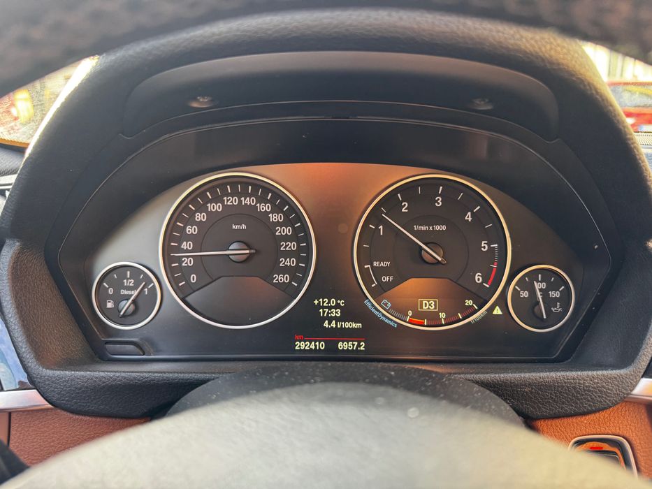 BMW Seria 3 F30 320d xDrive | 2013 | Automat | Interior Piele