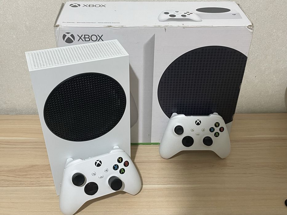 Xbox series s в отличном состоянии как новый