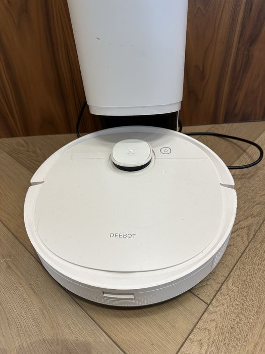 Пылесос робот от deebot в хорощем состоянии