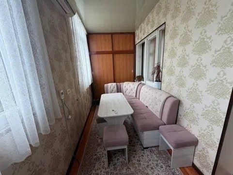 Квартира на Караташ -Уч чинор 3/3/4 общ пл 70м с обстановкой
