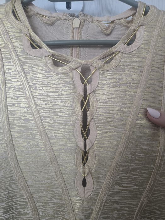 Чисто нова шармантна златна рокля