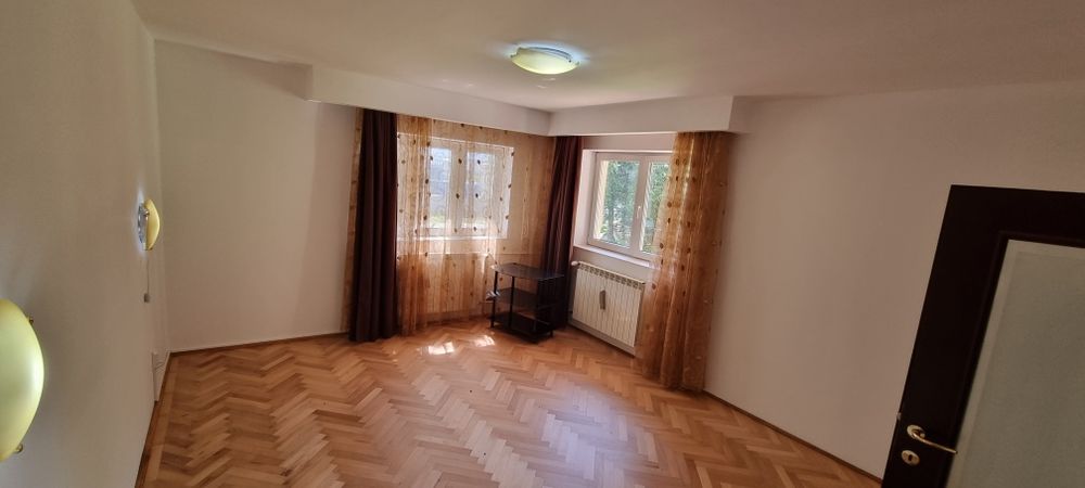 Voluntari vila 7 camere + spatiu depozit 200mp + garaj