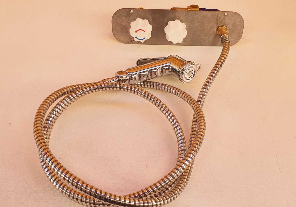 Dus extern cu furtun cu mufa rapida,pe blat de inox,calitate deosebita