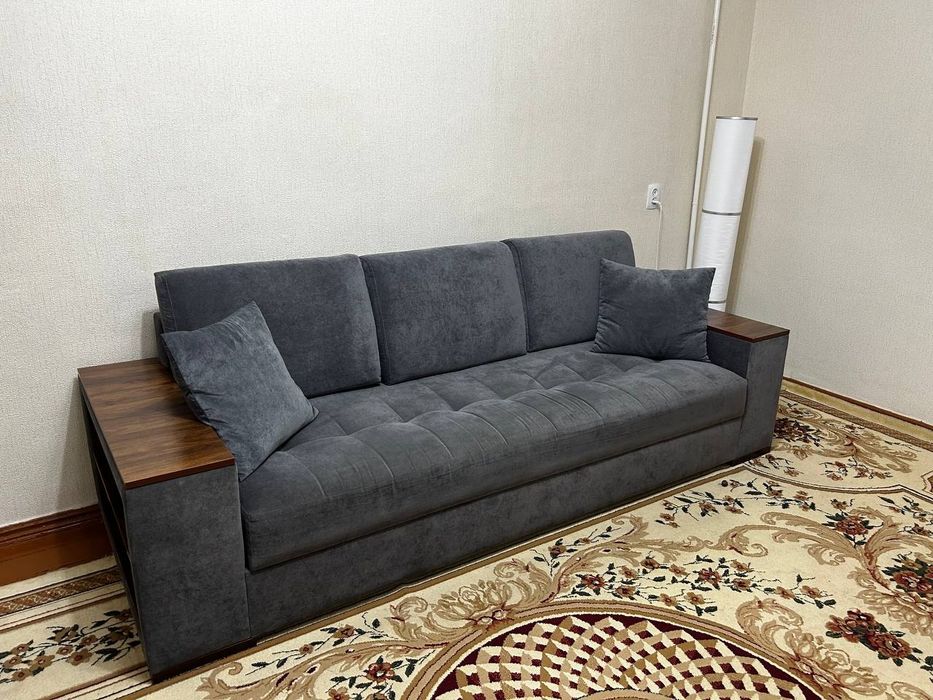 Диван с нишами + 2 подушки