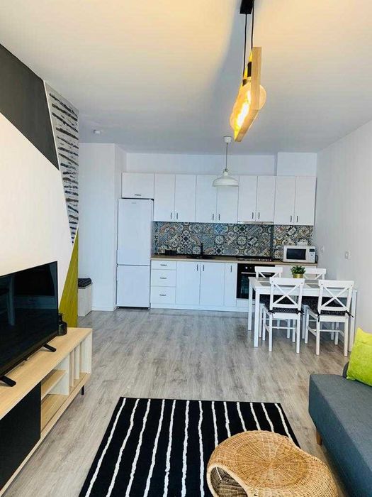 Inchiriez ap 3 camere Prima Onestilor cu loc de parcare exterior