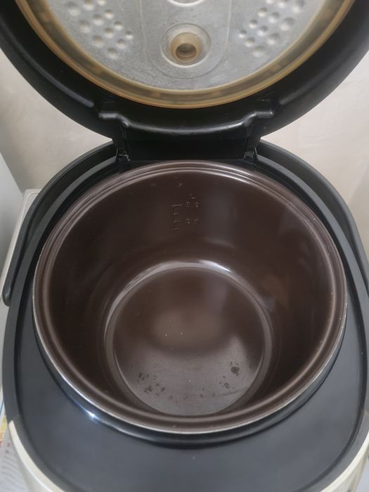 Продам мультиварка Redmond rmc m150 с голосовым помощником.