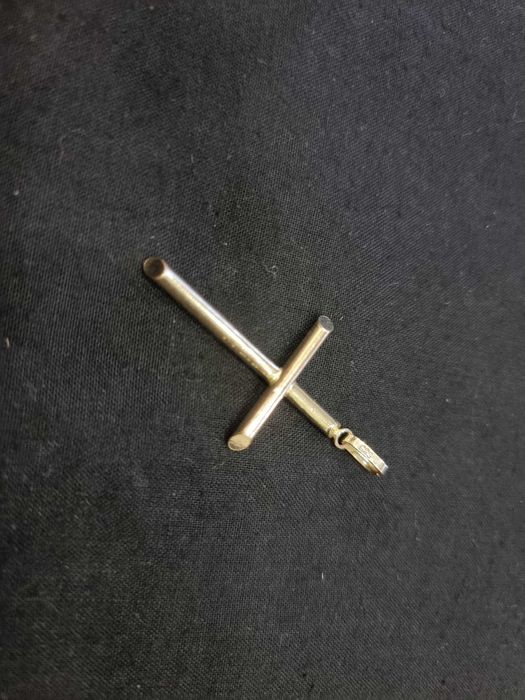 Златен кръст 2.72 гр.