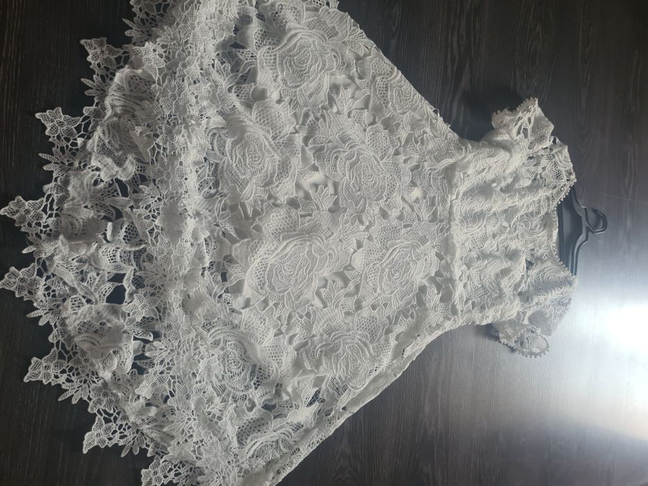Rochie damă mar 38 /40 crem dantela  la  150 leii Timișoara