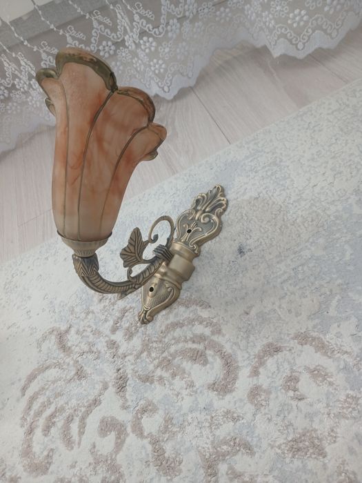 Продам люстру однорожковую