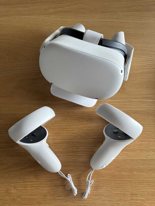 Oculus Meta Quest 2 64GB cu 2 controllere