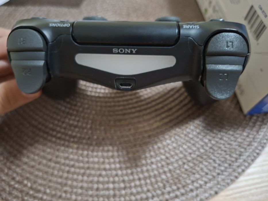 Vând controler Ps4 Nou