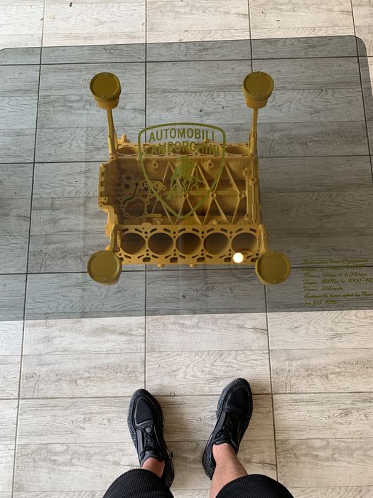 Арт Маса от Двигател V8/V10/V12