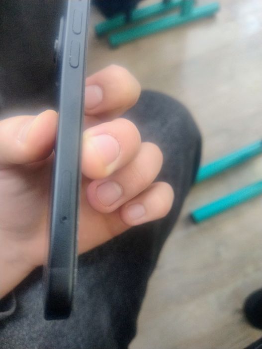 Vând iPhone 15 256 gb