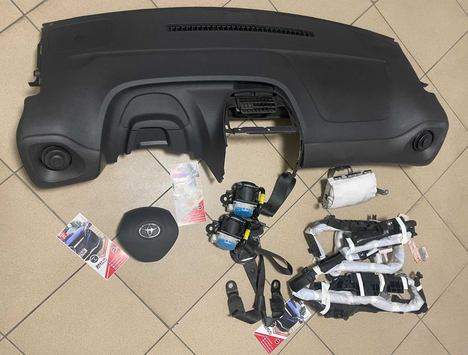 Toyota Aygo 2 - plansa de bord - kit airbag - set centuri de siguranta