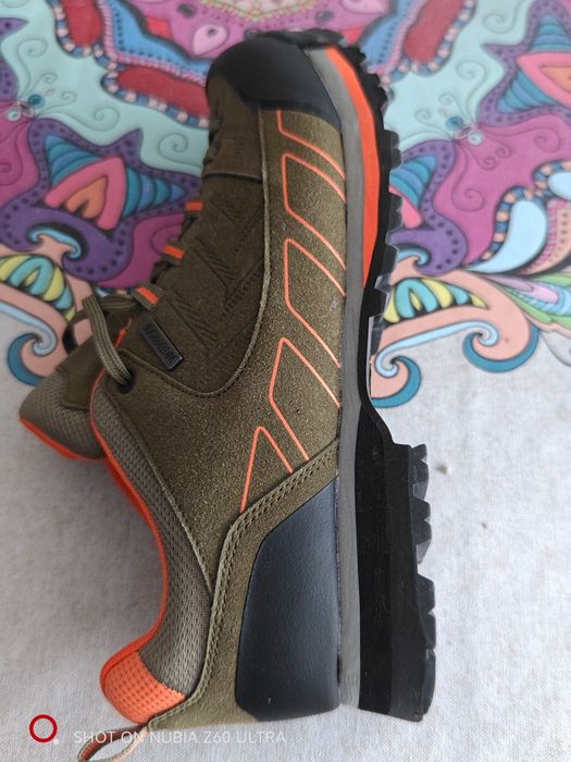 Vând pantofi tracking NorthPeak Nr 42 Noi