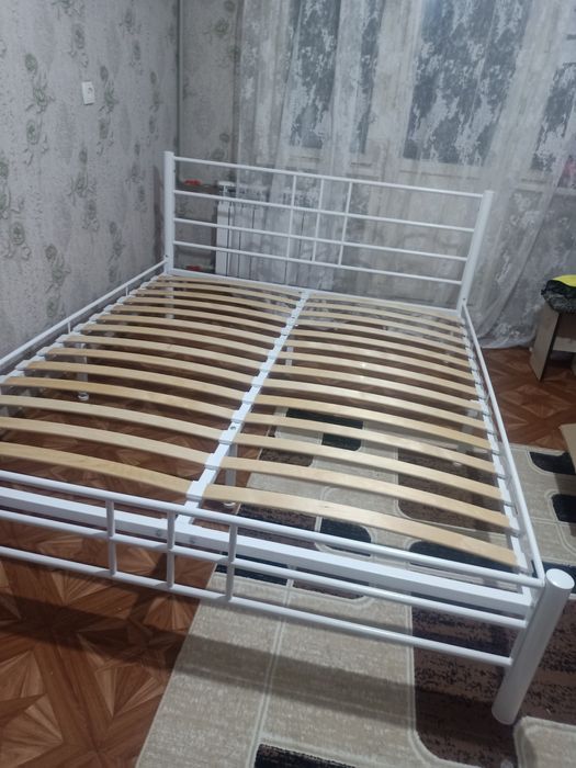 Кровать двухспальная без матраса