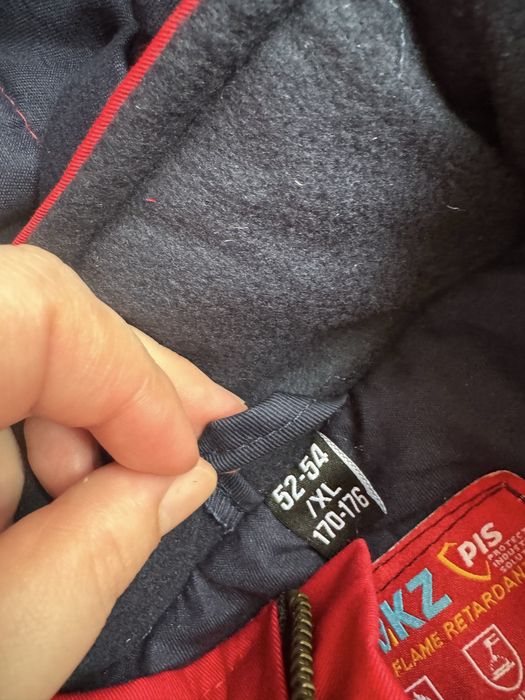 Продается спец комбинезон зимнии