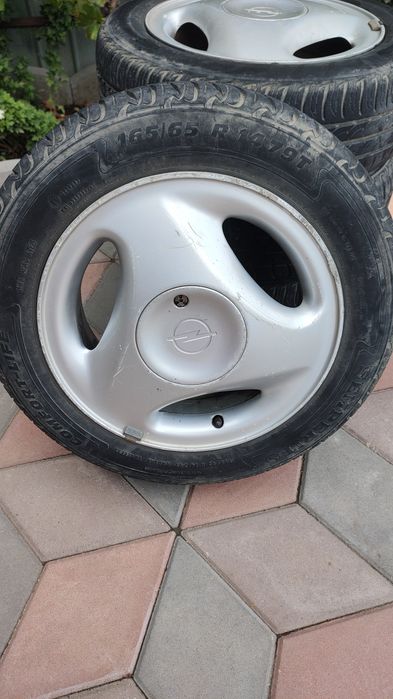 Vand cauciucuri cu jante .