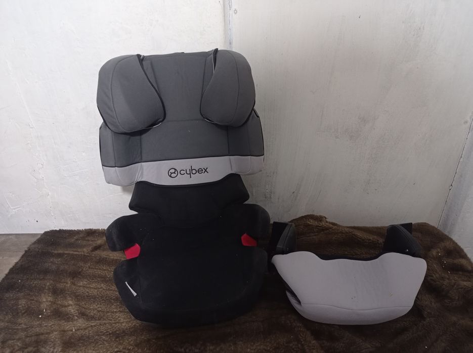 Детское кресло в автомобиль