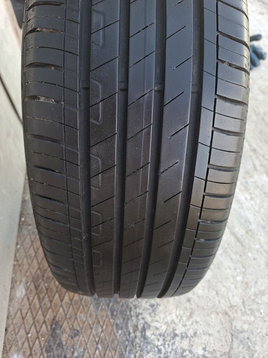 Продам шину 215/55/17  гудиер
