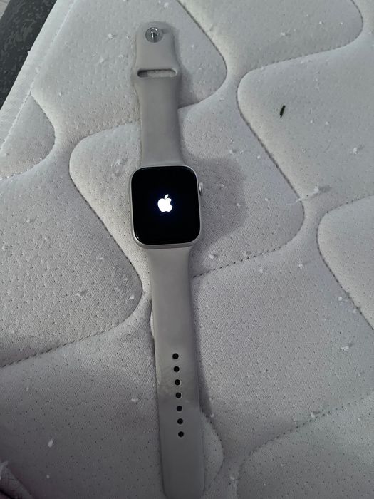 Продам apple watch series 8