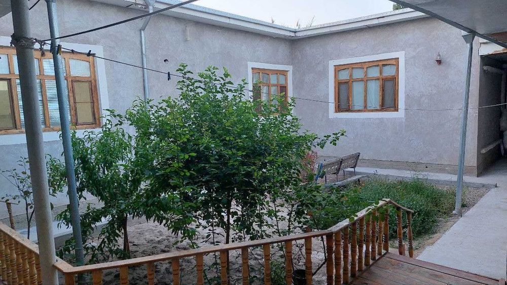 Уй сатылады центрда