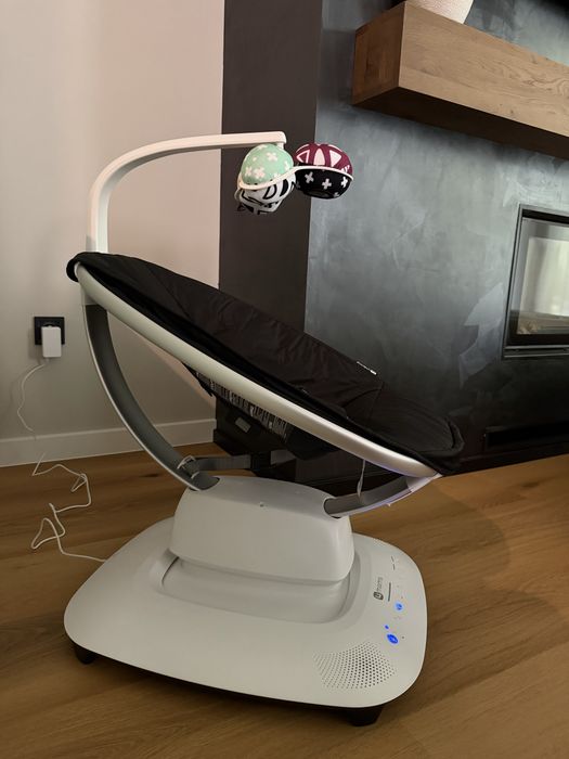 Електрическа бебешка люлка mamaRoo 5.0, черна