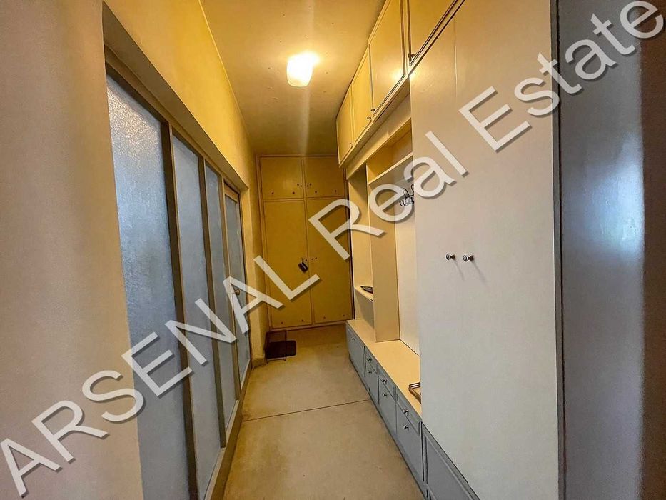 Дава се под наем Тристаен апартамент в София, Оборище - 100 кв.м за 628.32 € - Снимка #1