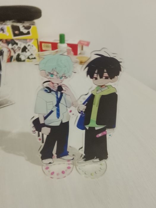 значки брелки и фигурки акриловые