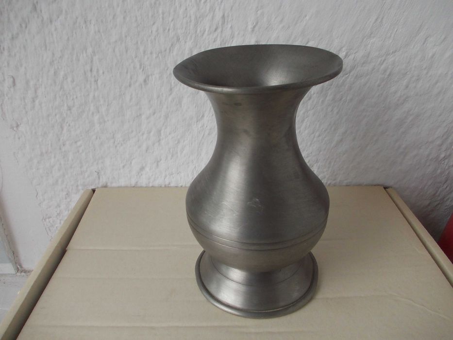 Vas vaza vechi din zinc