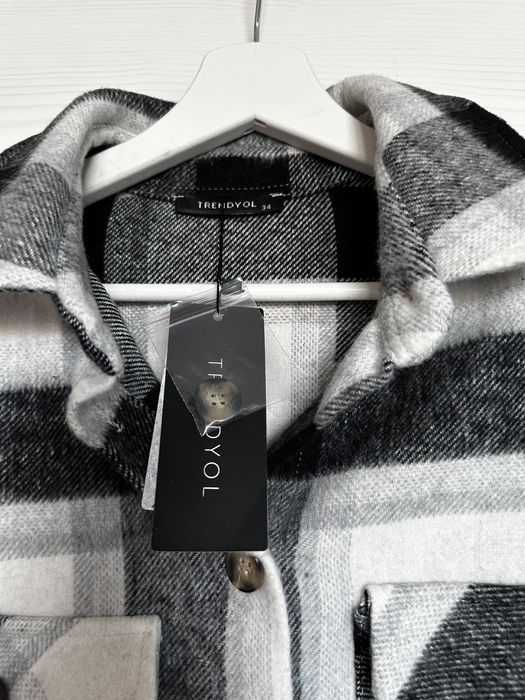 Продавам ново яке- риза от Trendyol