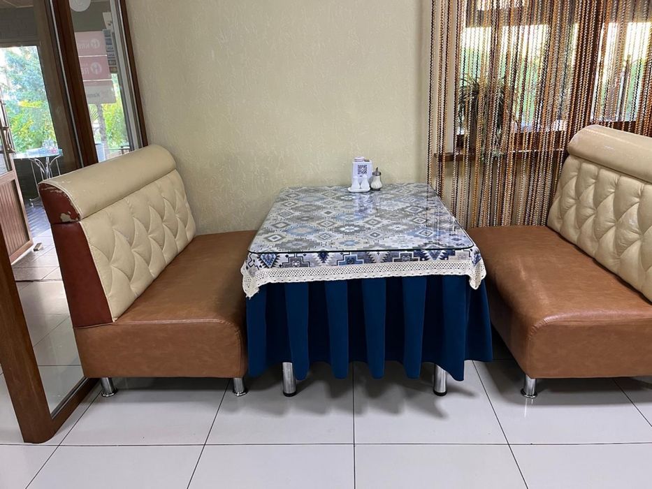 Комплект мебели для кафе, стол, диваны