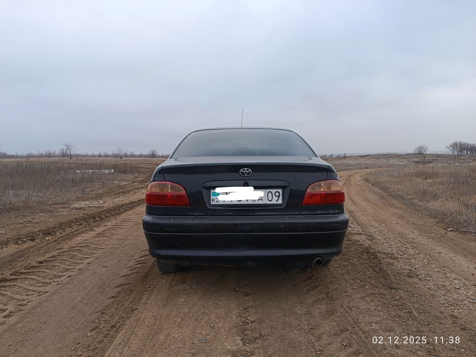 Тойота авенсис .