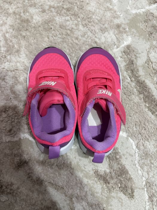 Adidasi Nike nr 23,5