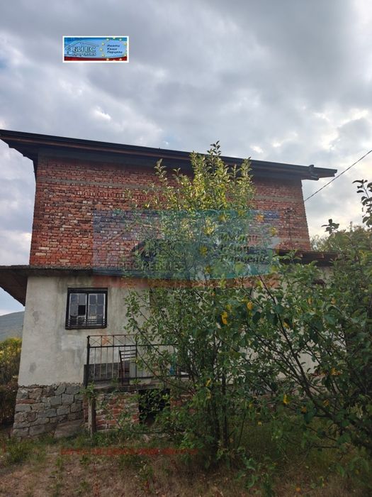 Къща в с. Лобош 157 м² и двор 990 м²