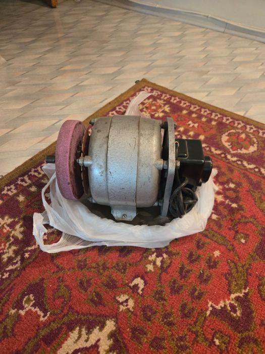 настольная точильная машина (электроточило).