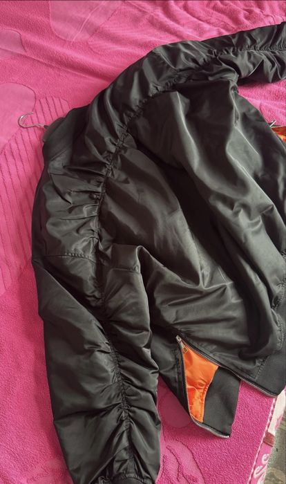 Черный бомбер Zara