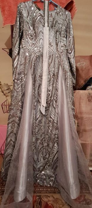 Продаю платье вечернее