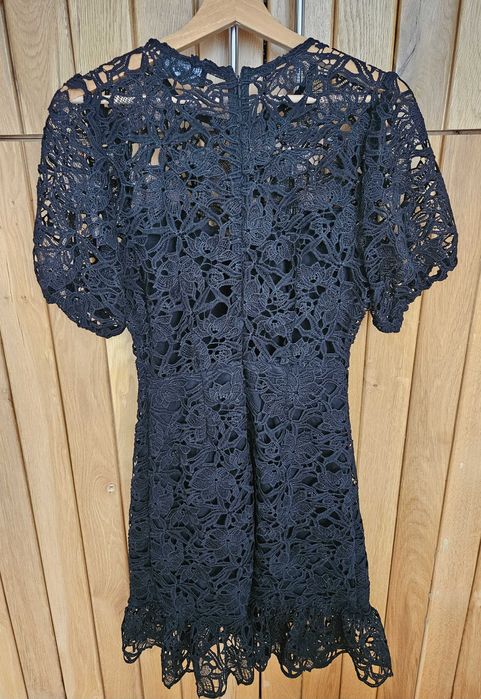 Рокля с плетена дантела марка Mohito размер 40 нова