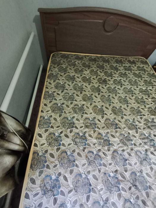Двуспальная кровать