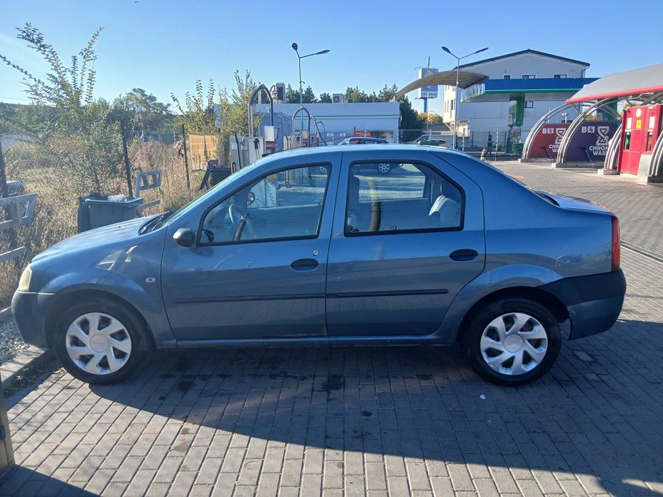 Vand Logan 1.4 benzină +gpl ,an 2007,210000 km,inestetic dar funcționează foarte bine.