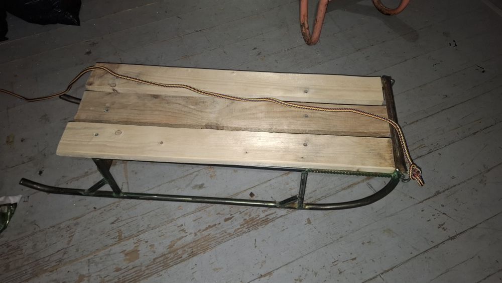 Vând sanie  rezistenta