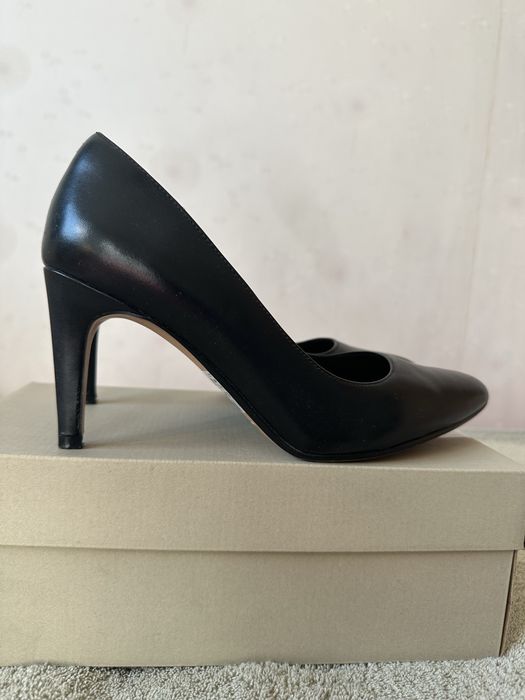Продаю кожаные туфли Clarks, размер 39