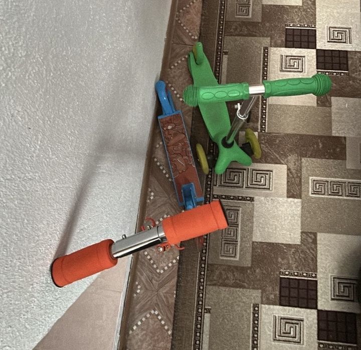 СРОЧНО ПРОДАМ детские самокаты