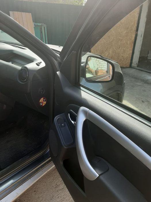 Автомобиль Nissan Tirrano
