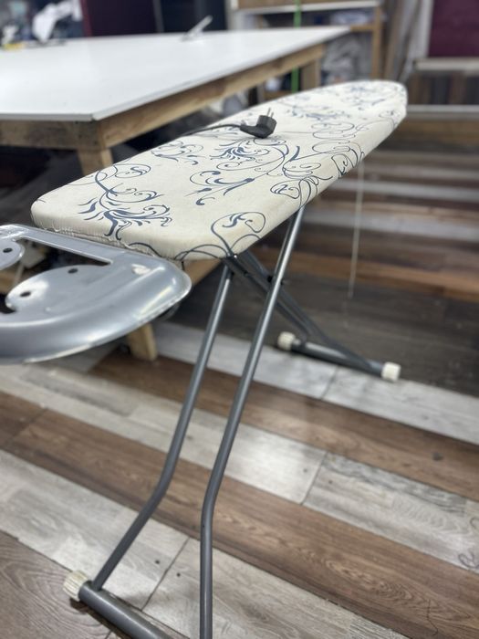 Гладильные стол  отдам недорого дора